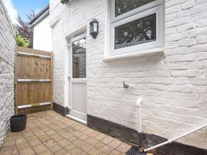 Courtyard Garden- click for photo gallery